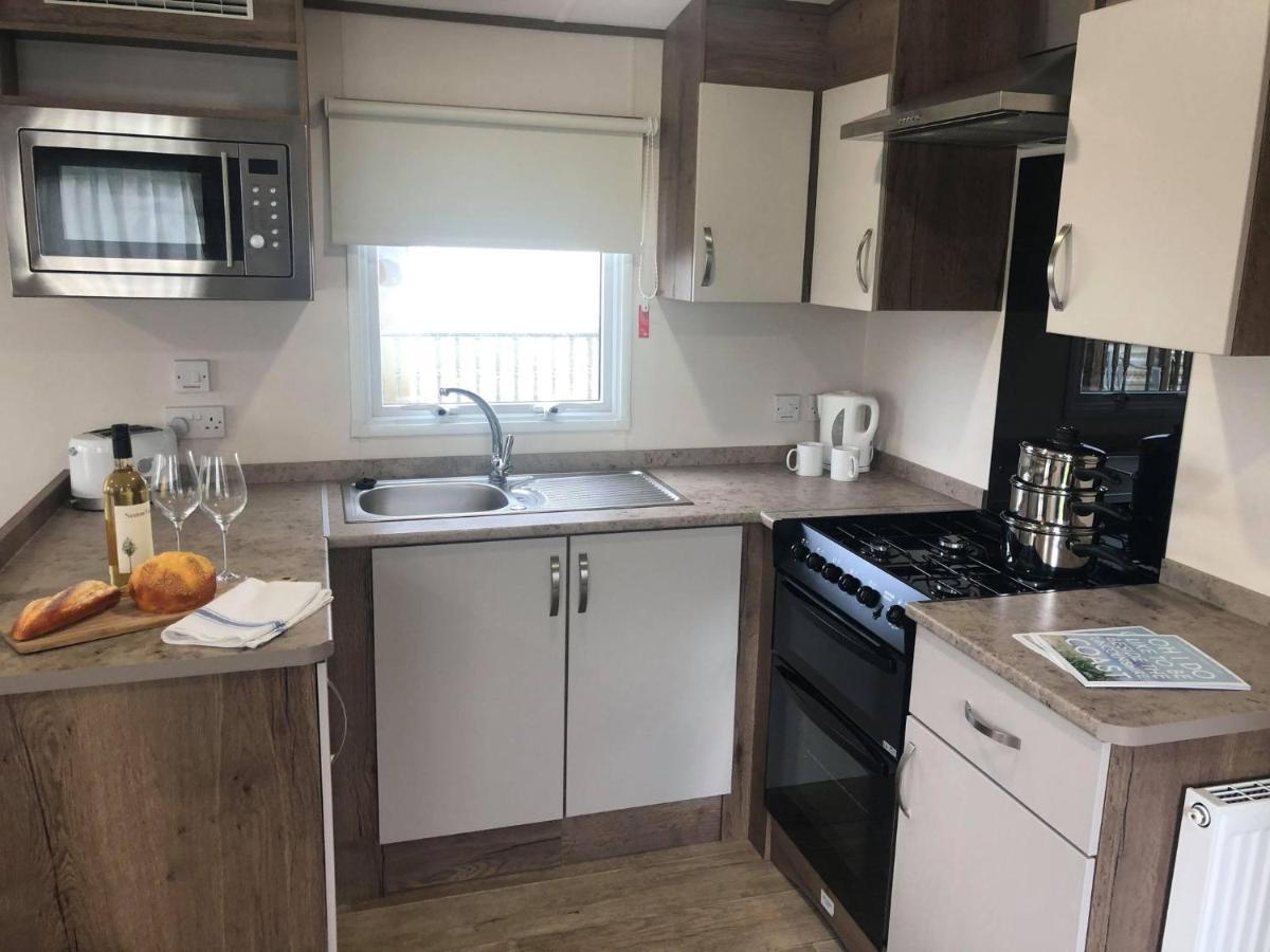 Larch Superior Holiday Home Чапел-Сент-Леонардс Экстерьер фото