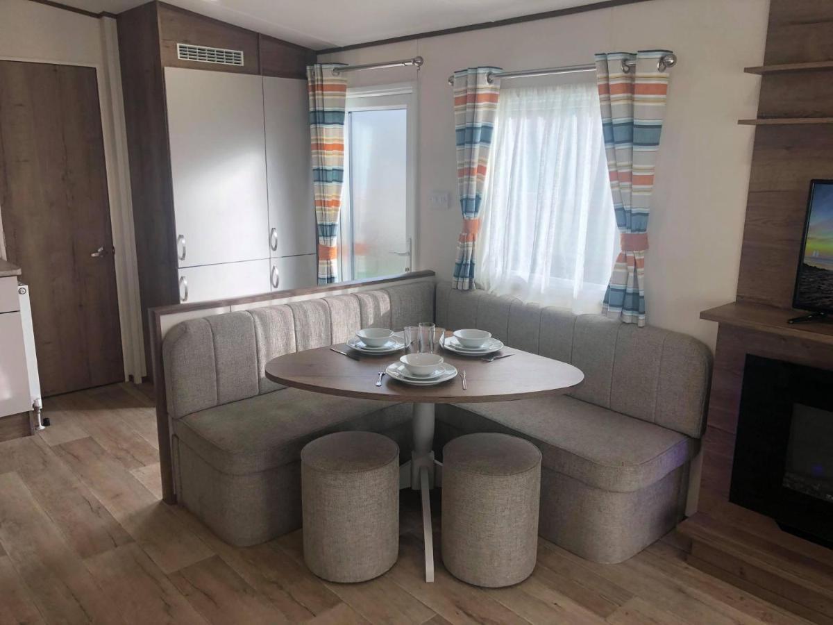 Larch Superior Holiday Home Чапел-Сент-Леонардс Экстерьер фото